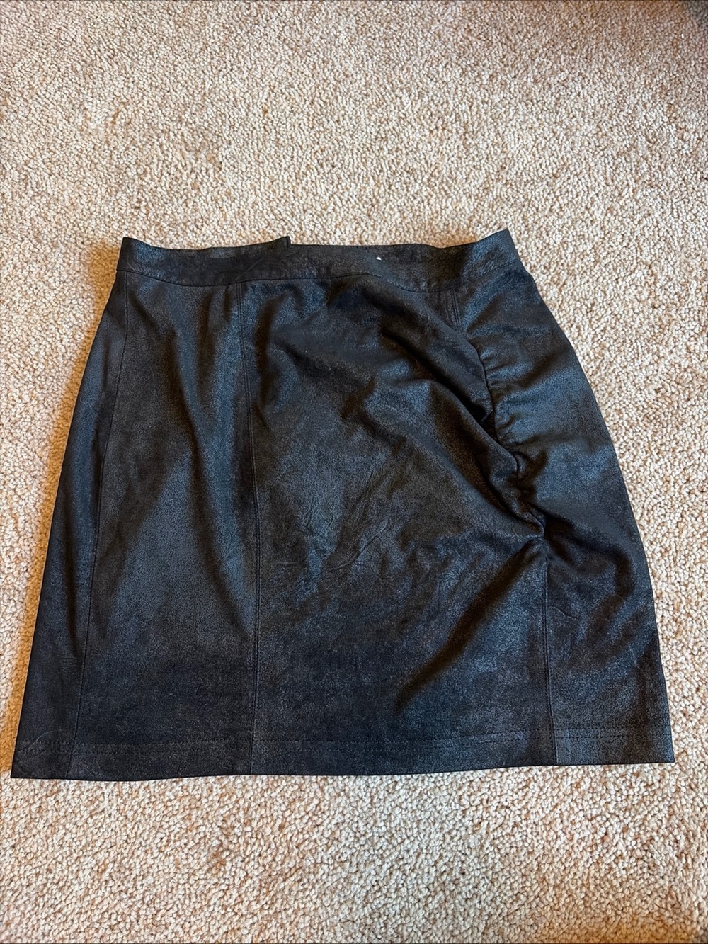 Free People Womans Black Vegan Leather Zip Back  Ruched Detail Mini Skirt S